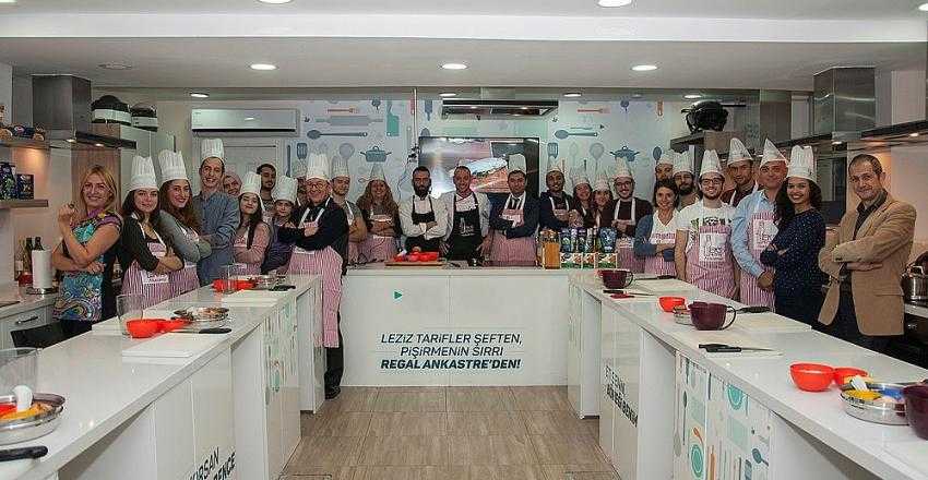 Anadolu Vakfı, Burs İle Gençlere Destek Veriyor