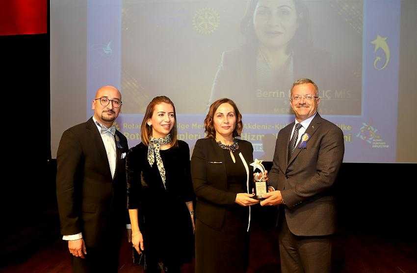 MTOSB’nin kadın sanayicisine ‘Rotary Meslek Hizmet Ödülü’ verildi