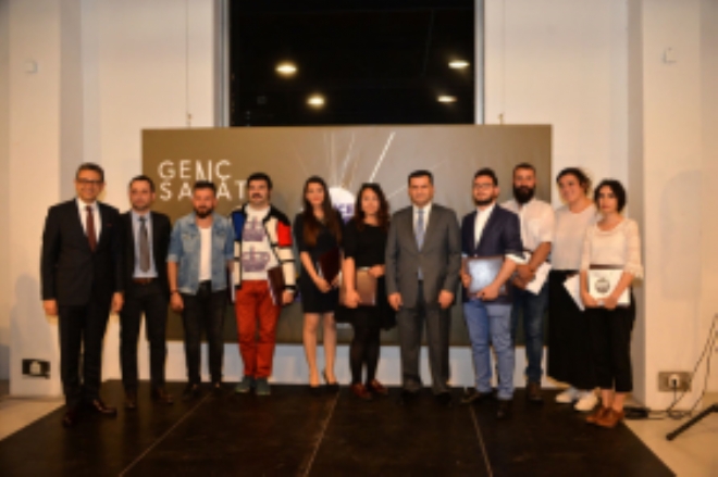 Genç Sanatçılar Ödüllerini Aldı