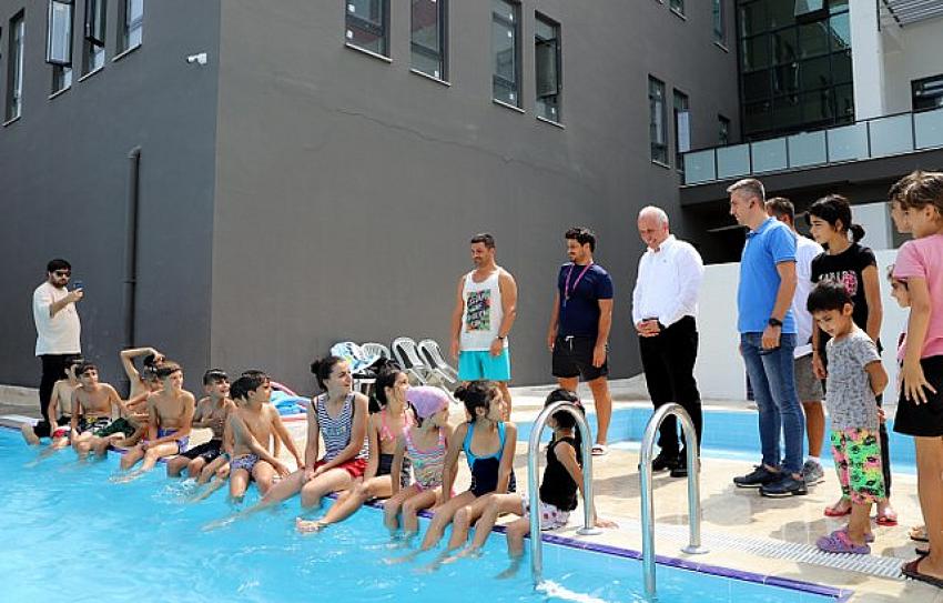 Akdenizli Çocukların Havuz Keyfi