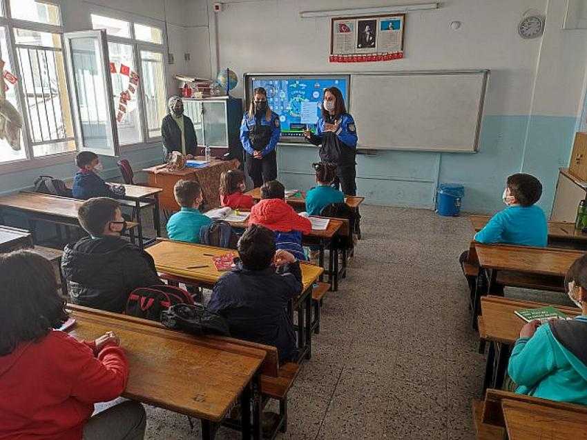 Toplum Destekli Polisler Öğrencileri Bilgilendirdi