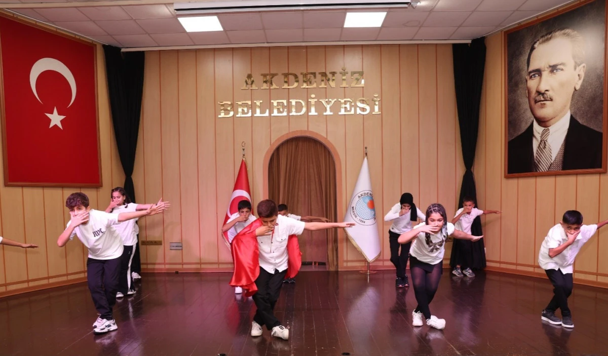 Akdeniz&rsquo;de &ldquo;Emekten Sahneye&rdquo; yılsonu sergisi