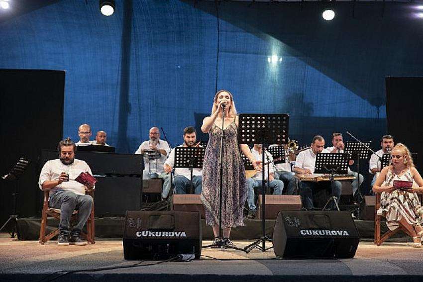 Mersinli Vatandaşlar Şiire Ve Şarkılara Doydu