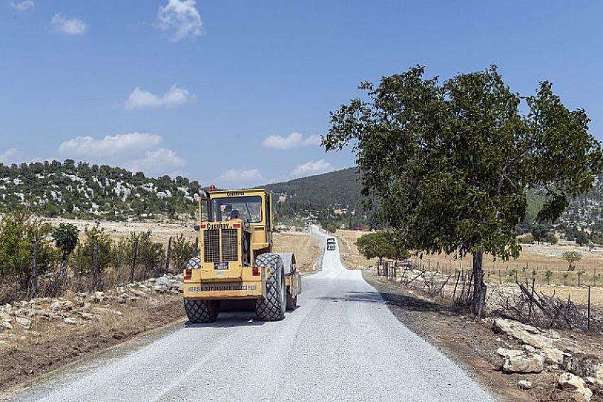 Mersin B&uuml;y&uuml;kşehir, Ovadan Kırsala Her Noktada &Ccedil;alışıyor