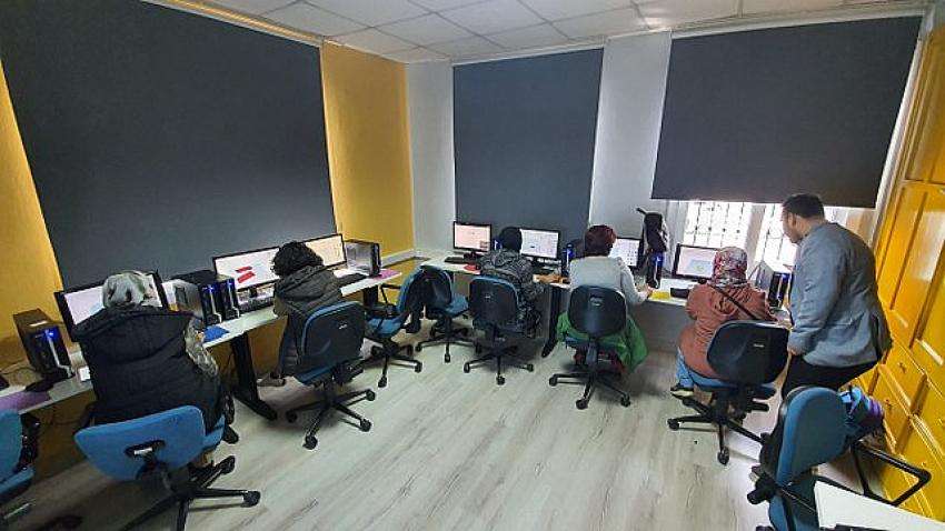 B&uuml;y&uuml;kşehir&rsquo;den Hem Annelere Hem De &Ccedil;ocuklara Eğitim