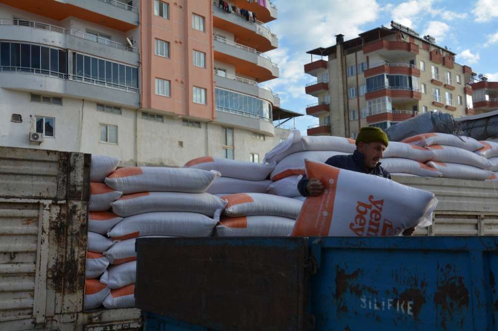 Gülnar’da Koyun Keçi Yetiştiricilerine Yemlik Arpa Dağıtımı Gerçekleştirildi