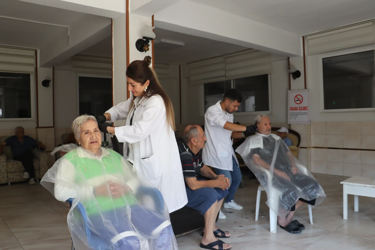 Huzurevi Sakinlerine Kişisel Bakım Hizmeti