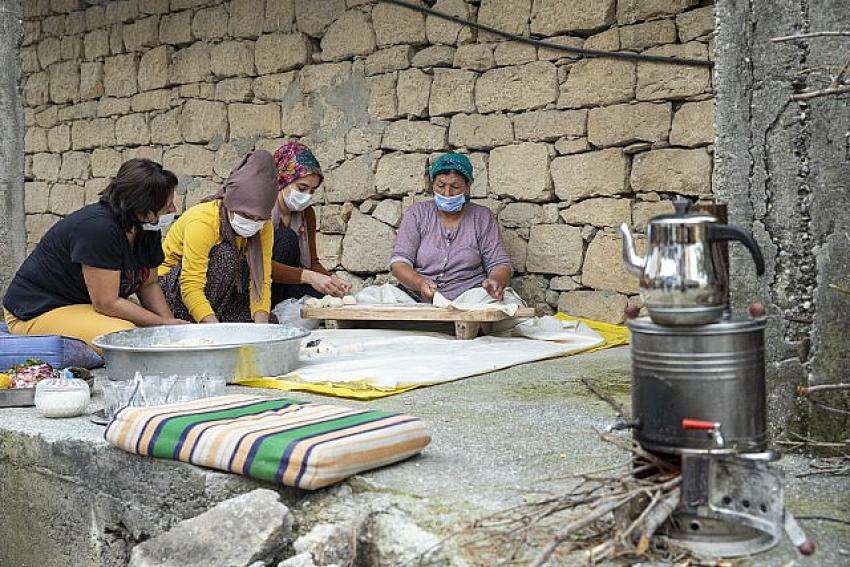 Ekmek Hamurları, B&uuml;y&uuml;kşehir&rsquo;in Dağıttığı Makinelerde Hazırlanıyor