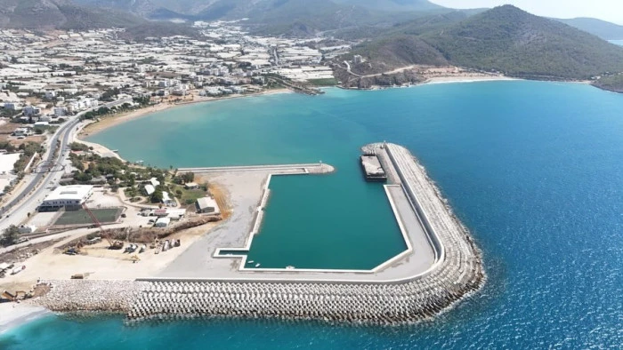 Kıratlı: &ldquo;Mersin&rsquo;e bir hizmetiniz yok! Yapılanı eleştirmeyin!&rdquo;