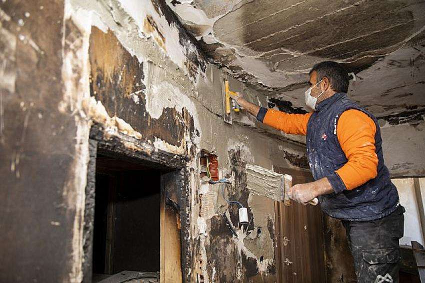 Küçükaslan Ailesinin Yanan Evini Büyükşehir Onarıyor