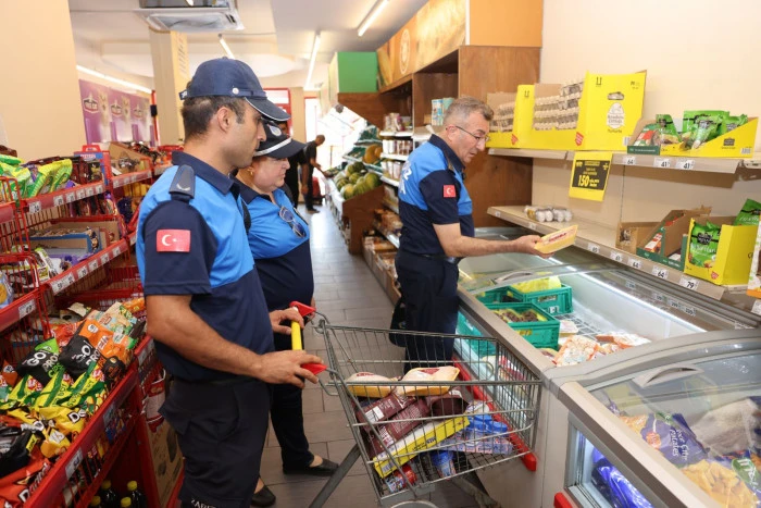 Mersin Akdeniz'de Marketler Denetlendi 