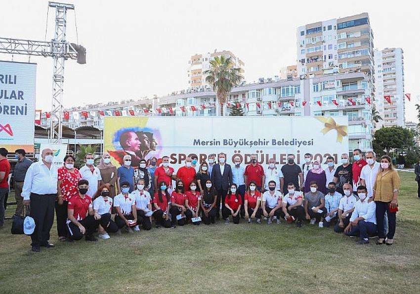 Mersin B&uuml;y&uuml;kşehir&rsquo;den 49 Başarılı Sporcu Ve 35 Antren&ouml;re 419 Bin Lira &Ouml;d&uuml;l