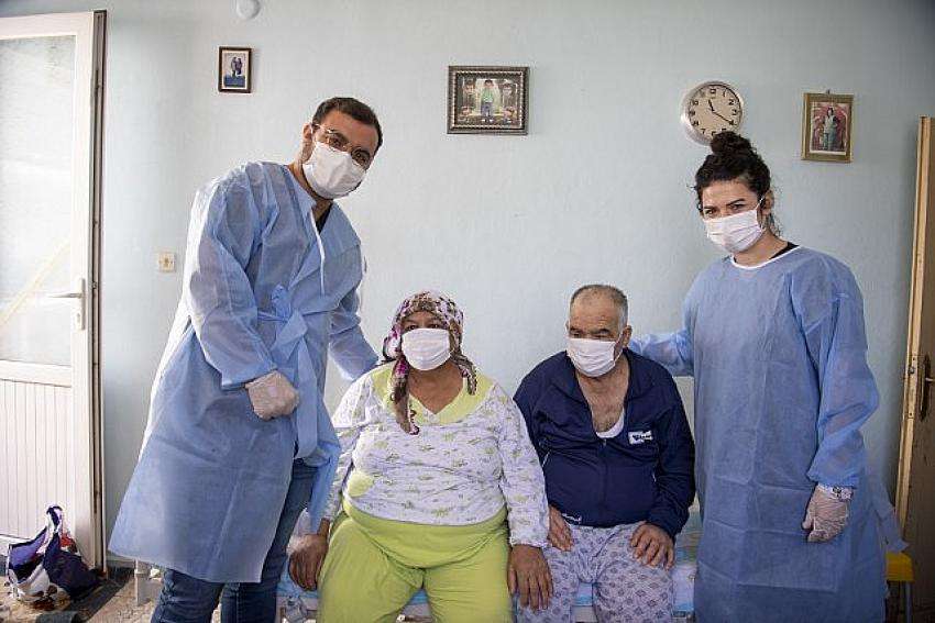 Mersin B&uuml;y&uuml;kşehir, Pembe Teyze Ve İbrahim Amca&rsquo;ya Aile Oldu