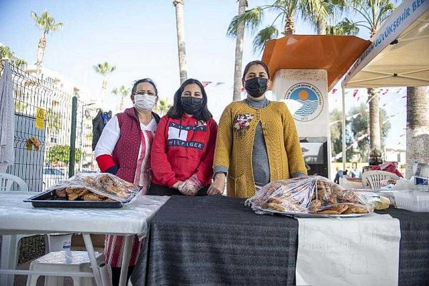 &Uuml;retici Kadınlar Stantlarda &ldquo;Sevgi&rdquo;Yle Bir Araya Geldi