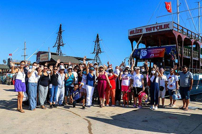 &Ouml;zel Bireyler, Su Altı ve &Uuml;st&uuml;nde Zafer Bayramı&rsquo;nı Kutladılar