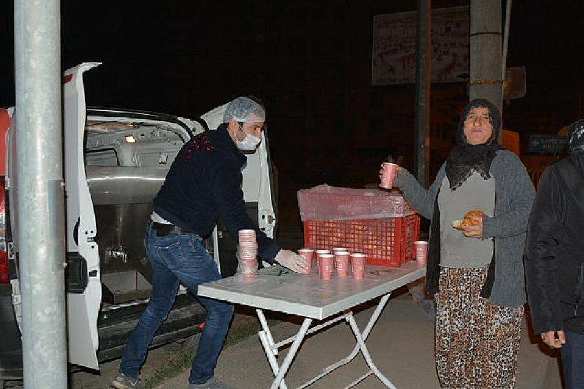Tarım İşçilerini Büyükşehir’in Çorbası Isıtıyor