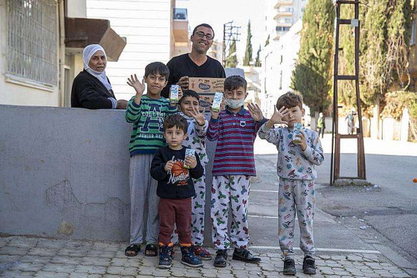 &ldquo;S&uuml;t Senin Gurur Mersin&rsquo;in Projesi&rdquo; İle Kapı Kapı S&uuml;t Dağıtılıyor