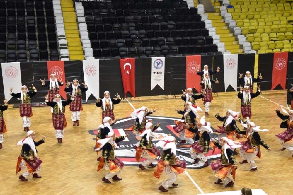 Toroslar Belediyesi Halk Oyunları Ekibi Şampiyon Oldu