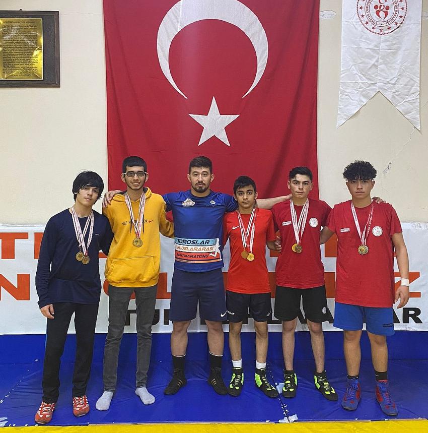 Toroslar Belediyesinin İşitme Engelli Güreşçileri, Türkiye Şampiyonu Oldu