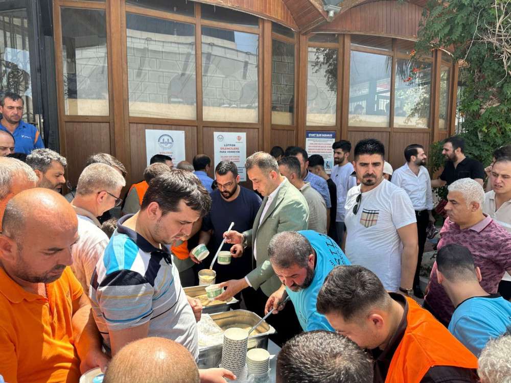 Ülkü Ocakları'ndan Aşure İkramı