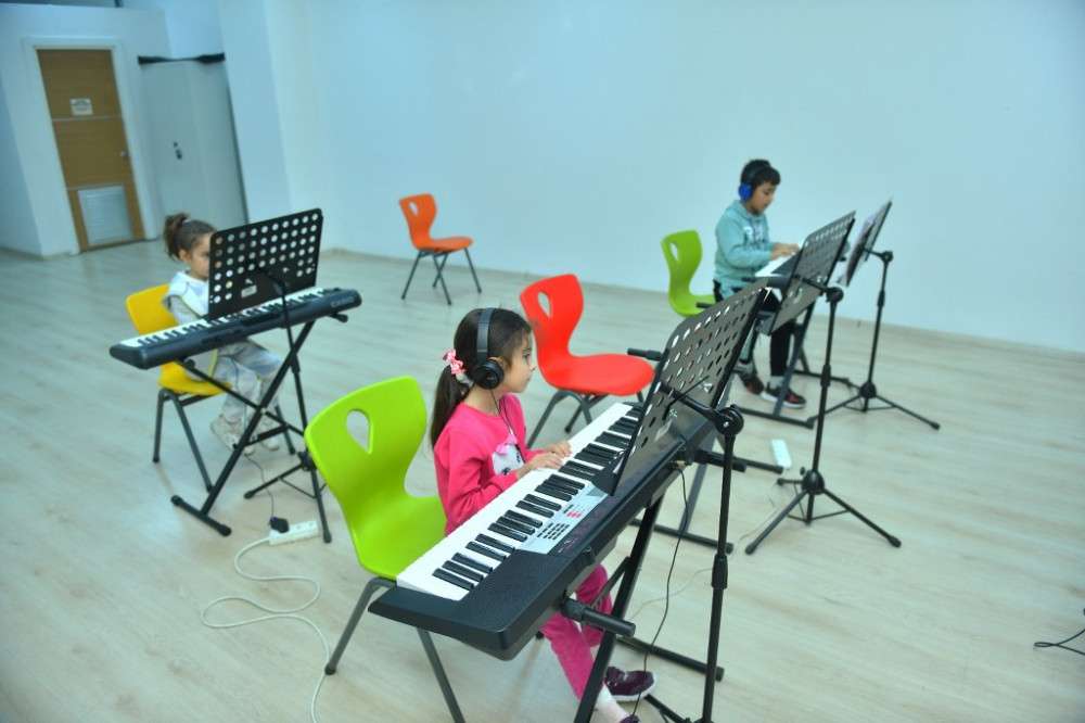 Yenişehir Belediyesi KİGEM İle Geleceğin Sanatçılarını Yetiştiriyor