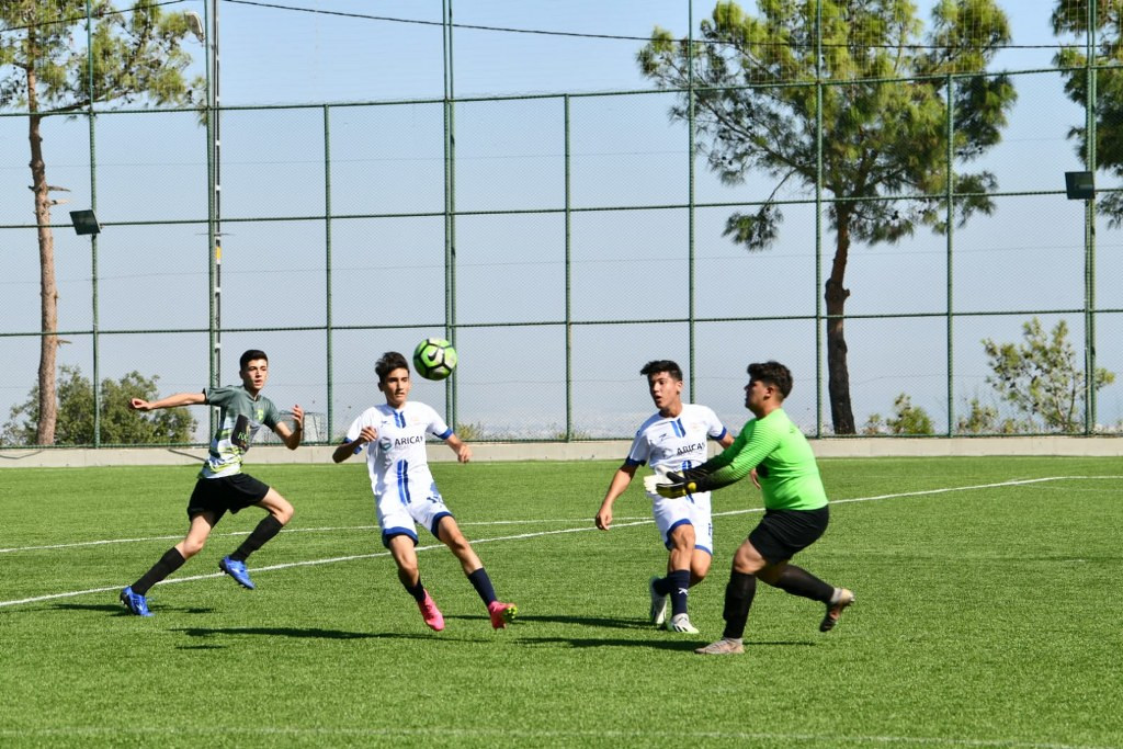 Yenişehir Belediyesi U16 Futbol Takımı Namağlup Lider