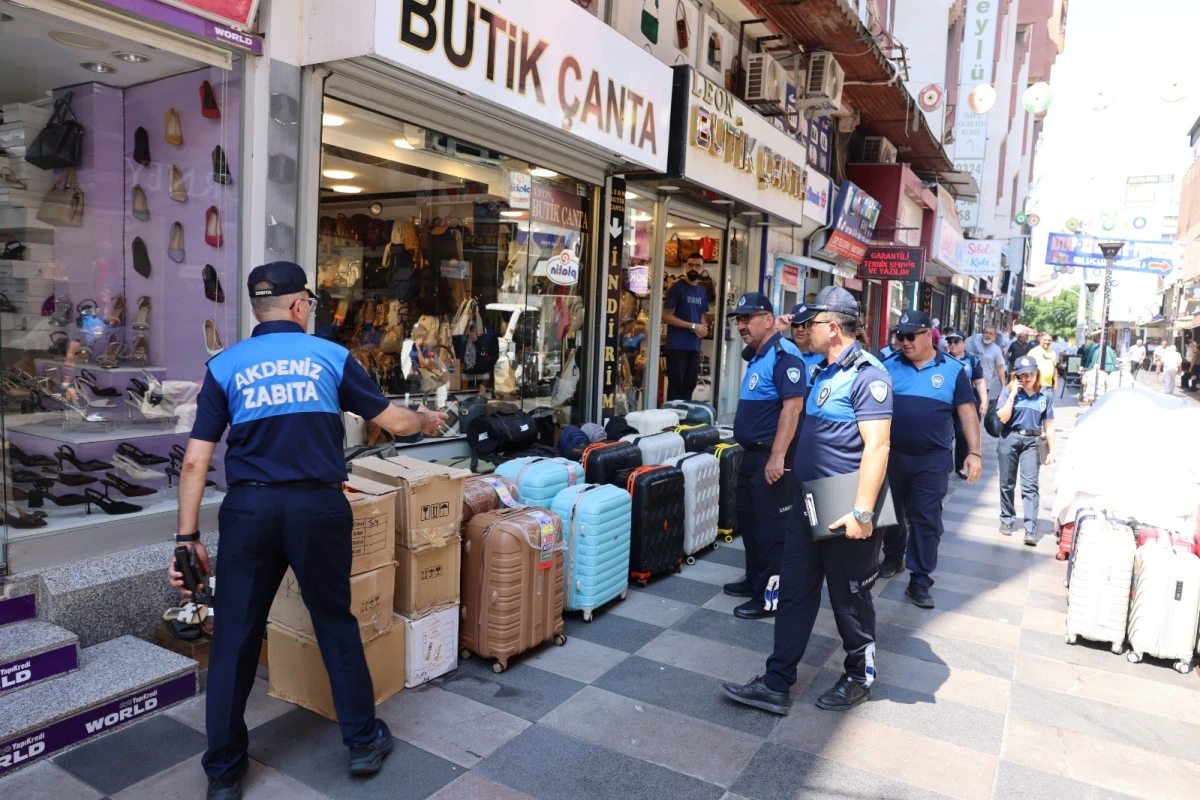 Zabıta M&uuml;d&uuml;rl&uuml;ğ&uuml; Ekiplerinden Kaldırım İşgali Denetimi